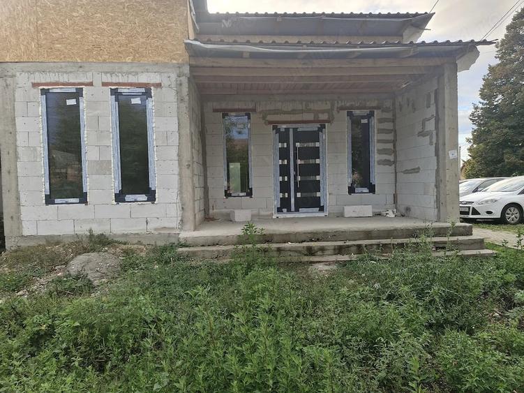 Casă cu 3 camere cu Teren 256 Mp în Central