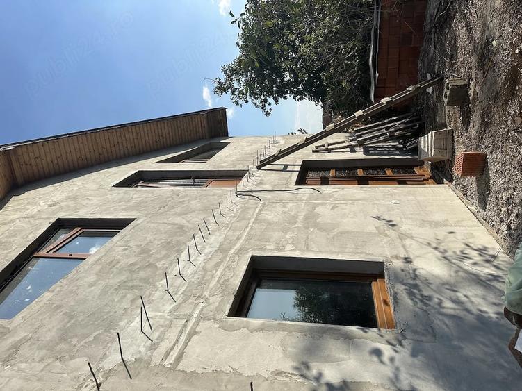 Casă cu Teren 1032 Mp în Iași-Gorj
