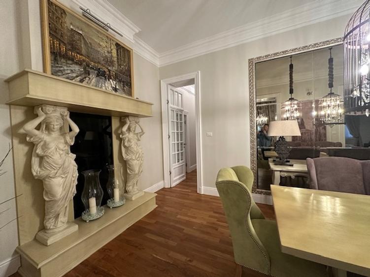 Apartament cu 5 camere semidecomandat, mobilat în Capitale