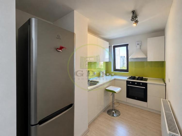 Apartament cu 3 camere semidecomandat, mobilat în Drumul Taberei