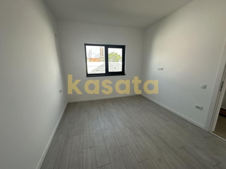 Casă individuală cu 3 camere cu Canalizare în Nord-Est