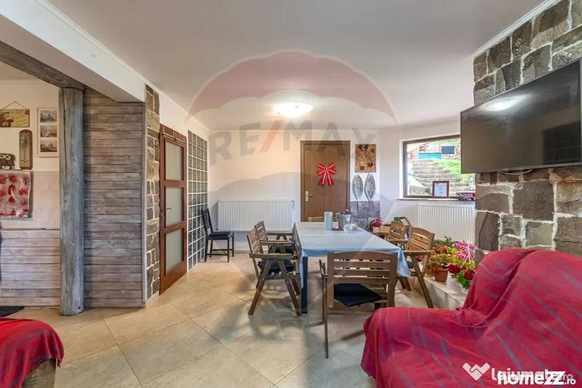 Casă cu 4 camere cu Teren 1053 Mp în Fundata