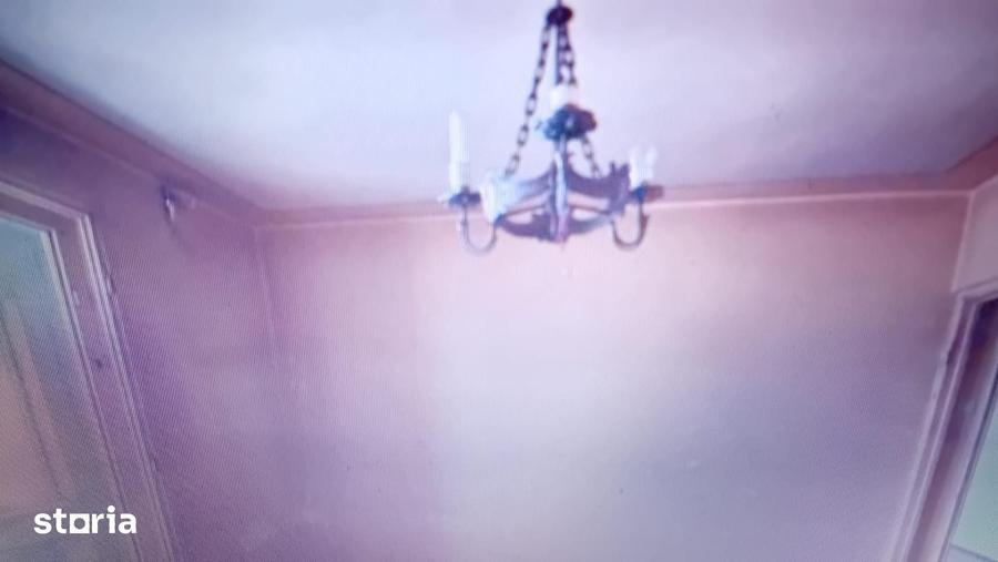 5 min metrou liber 2camere Cf.1 cu balcon etaj superior pe mijloc bloc - 1