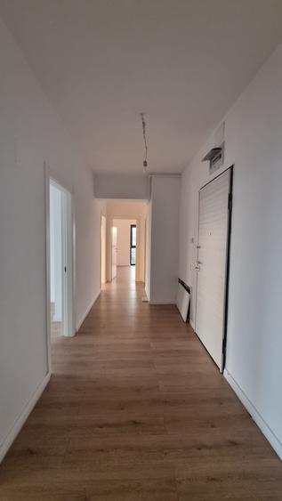 Apartament cu 3 camere decomandat în Splaiul Unirii