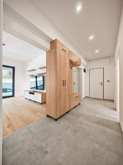 Apartament cu 3 camere decomandat, mobilat în Băneasa
