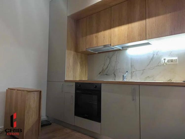Apartament cu 2 camere semidecomandat, mobilat în Regie
