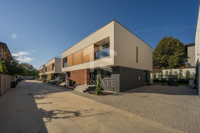 Casă individuală cu 4 camere cu Canalizare în Giulești