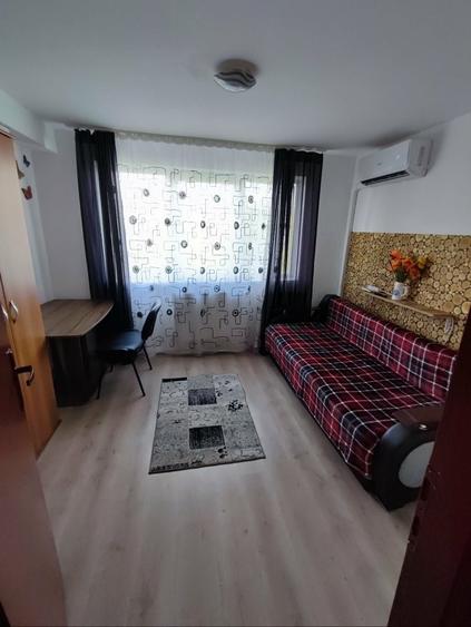 Garsonieră decomandată în UMT
