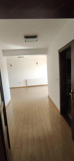 Casă cu Teren 200 Mp în Central