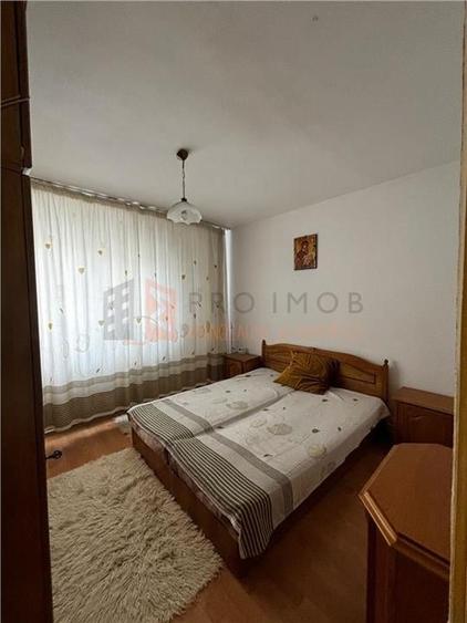 Apartament cu 3 camere nedecomandat, mobilat în Unirii Sud