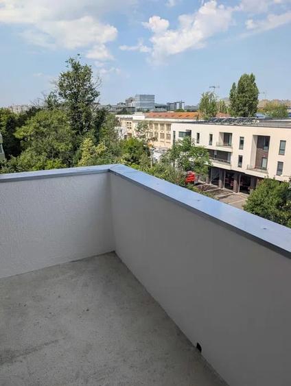 Apartament cu 3 camere decomandat în Gara de Est