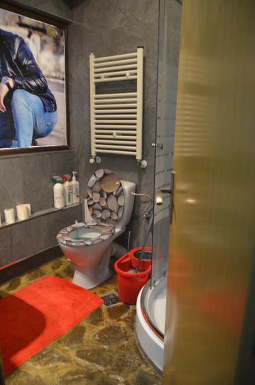 Casă individuală cu 5 camere cu Teren 500 Mp în Central