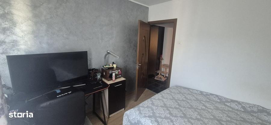 Apartament cu 3 camere decomandat în Găvana