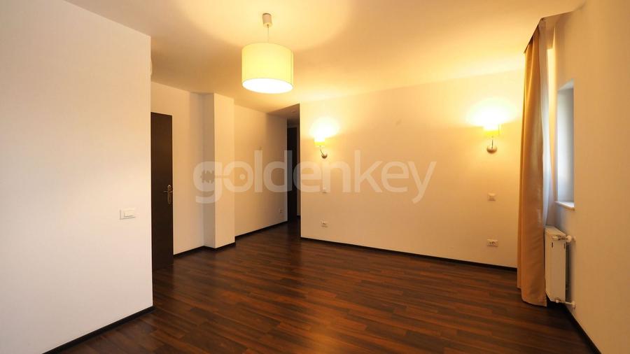Duplex cu 8 camere cu Canalizare în Iancu Nicolae