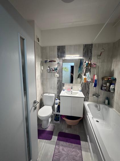 Apartament cu 3 camere decomandat în Drumul Taberei