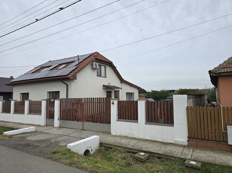 Casă cu 4 camere în Vetiș
