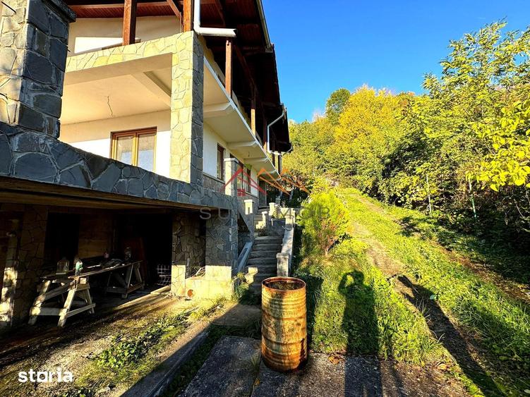 Casă cu 6 camere cu Teren 1354 Mp în Cornu
