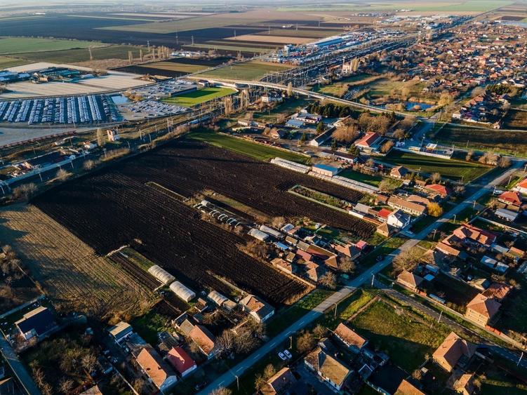 Teren Construcții intravilan de 7612 mp, în Central
