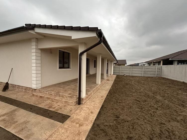 Casă cu 4 camere cu Teren 500 Mp în Nojorid