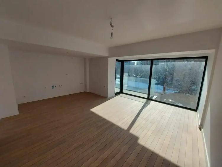 Apartament cu 3 camere decomandat în 13 Septembrie