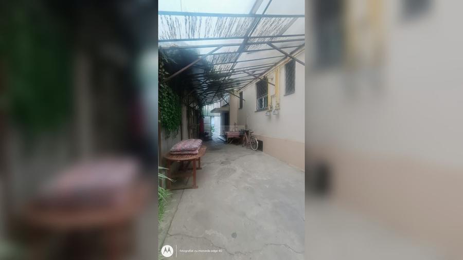 Apartament cu 3 camere semidecomandat, mobilat în Central