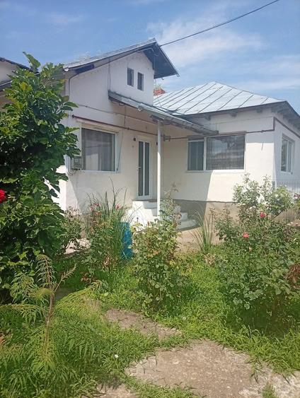 Casă cu 4 camere cu Teren 2802 Mp în Central