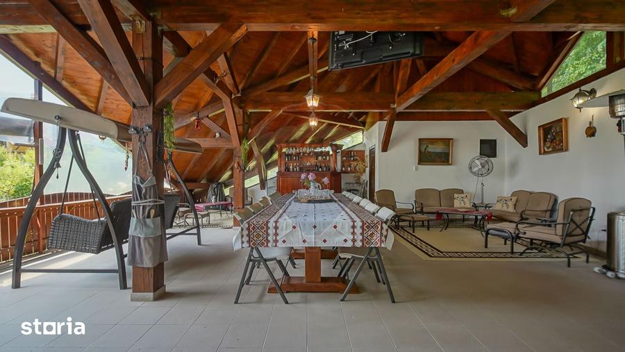 Casă cu 6 camere cu Teren 530 Mp în Dârste