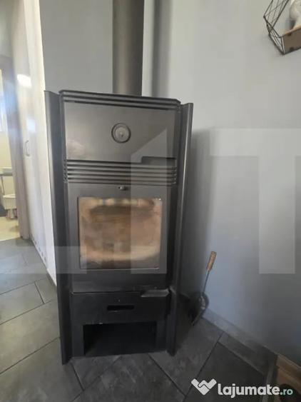 Apartament cu 3 camere semidecomandat în Ozun