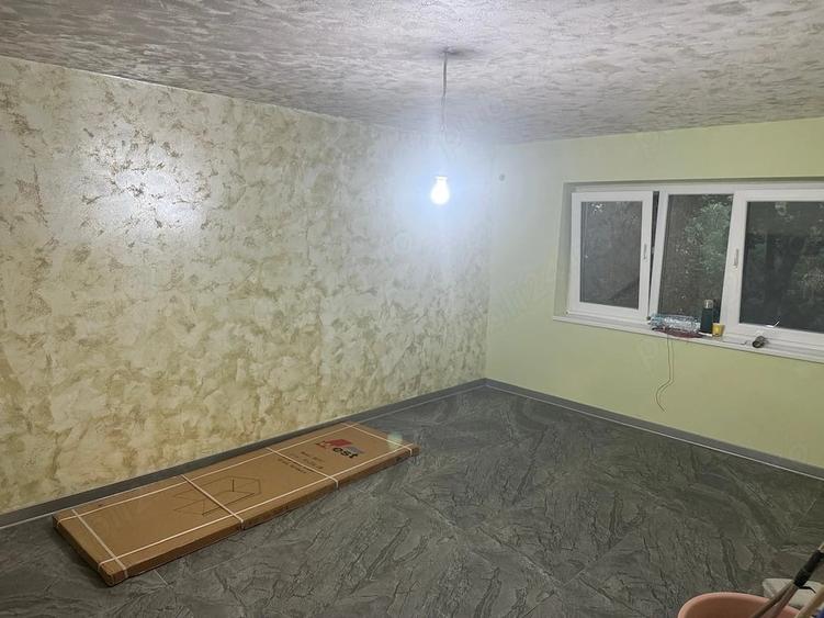 Apartament cu 3 camere decomandat în Aradului