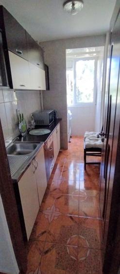 Apartament cu 3 camere semidecomandat în Drumul Taberei