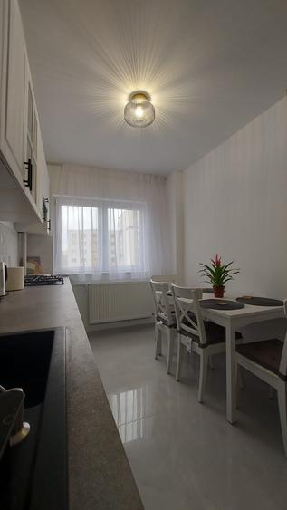 Apartament cu 3 camere semidecomandat, mobilat în Berceni