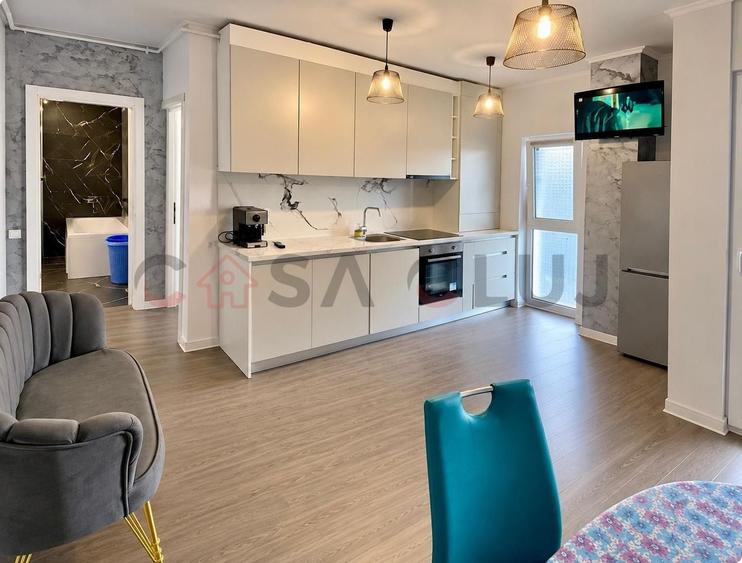 Apartament cu 3 camere semidecomandat, mobilat în Central
