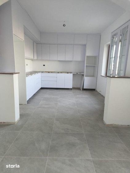 Casă cu 8 camere cu Teren 2500 Mp în Rădăuți