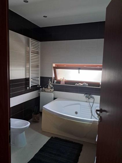 Apartament cu 3 camere decomandat în Dumbrăvița