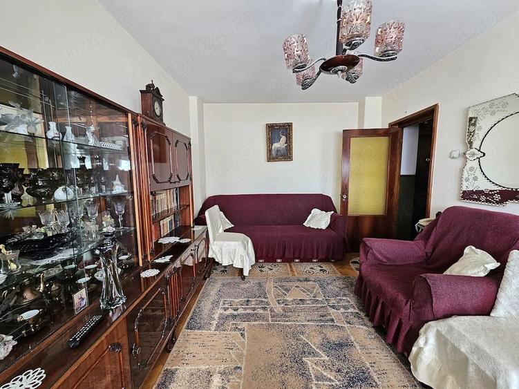 Apartament cu 3 camere decomandat în Bălcescu