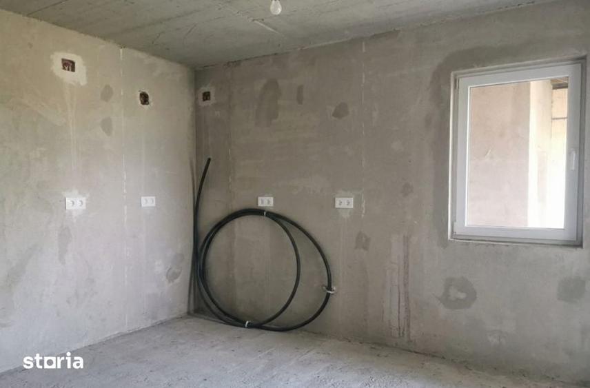 Casă cu 5 camere cu Teren 388 Mp în Șimnicu de Sus