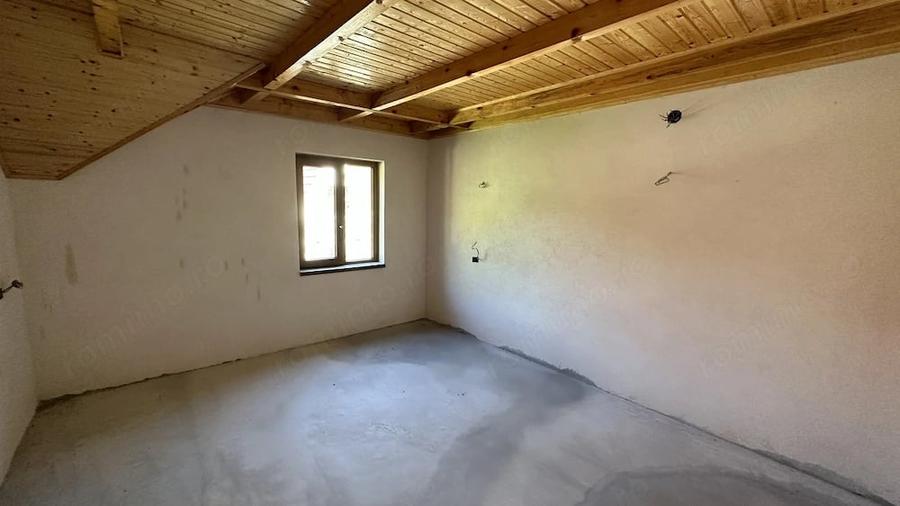 Casa cu teren 770mp langa rau Lotrioara - 12