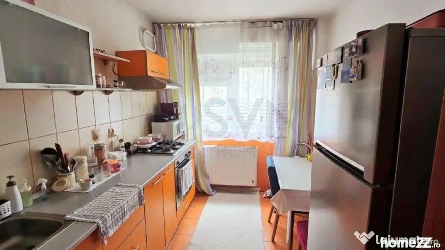 Apartament cu 3 camere semidecomandat în Crângași