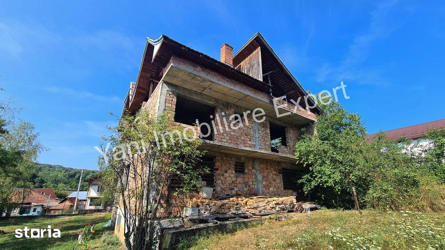 Casă cu 4 camere cu Teren 1000 Mp în Valea Danului