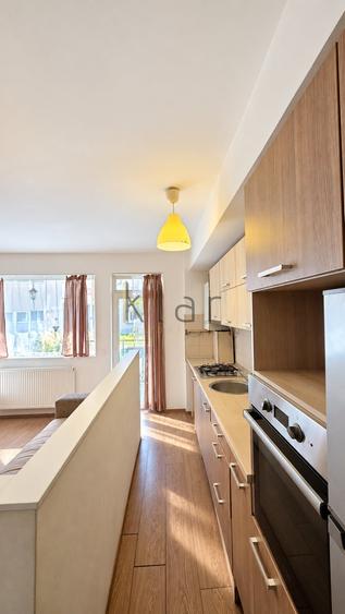 Apartament cu 3 camere semidecomandat, mobilat în Florești