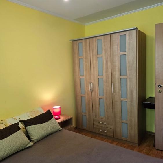 Casă individuală cu 5 camere cu Teren 935 Mp în Central