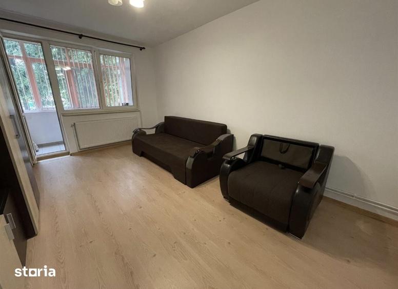 Apartament cu 4 camere decomandat în Central