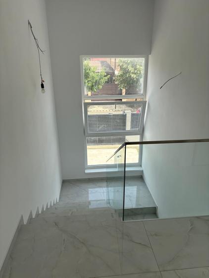 Duplex cu 4 camere cu Canalizare în Dumbrăvița