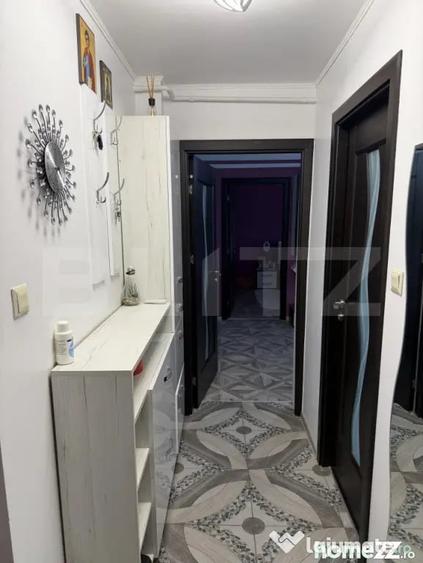 Apartament cu 3 camere semidecomandat în Central