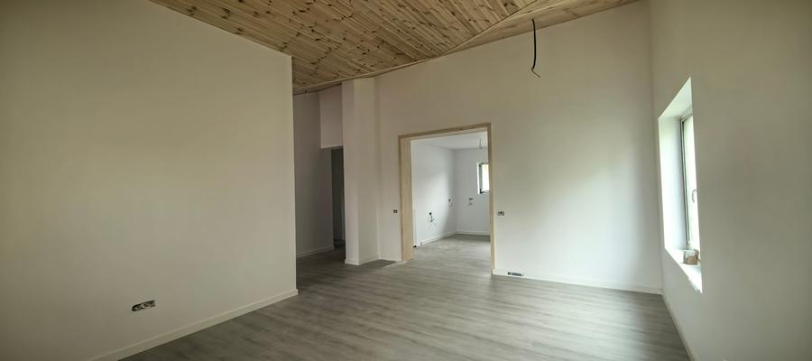 Casă individuală cu 4 camere cu Teren 1017 Mp în Central
