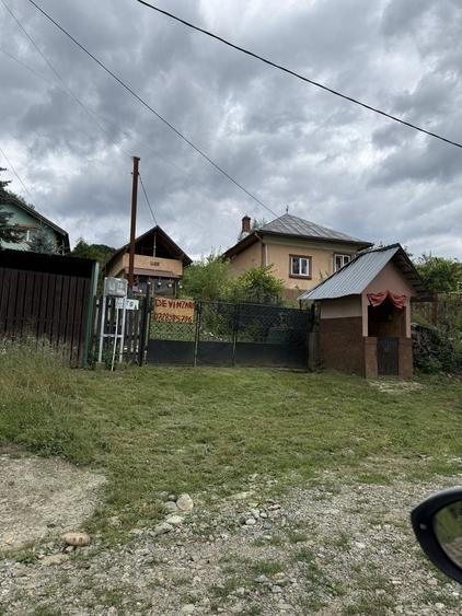 Casă cu 4 camere în Corbi