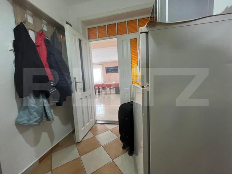 Casă individuală cu 10 camere cu Canalizare în Haieu