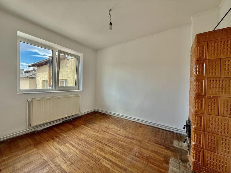 Apartament cu 3 camere semidecomandat în Central