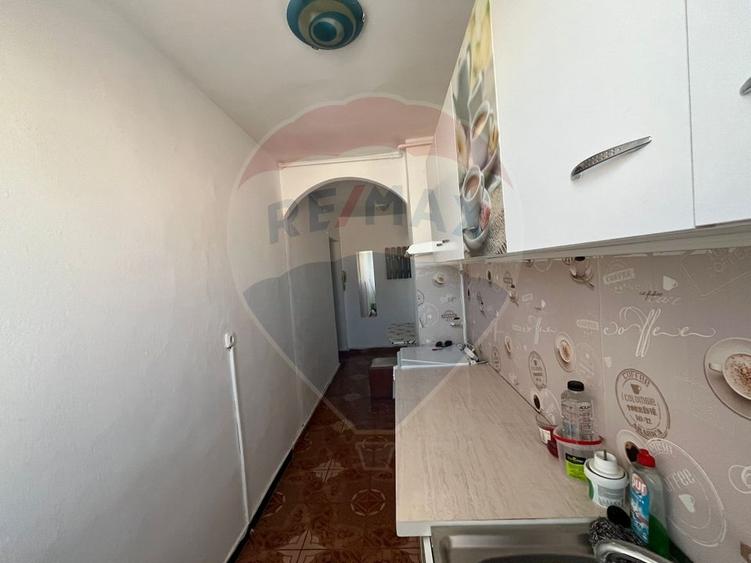 Apartament cu 2 camere semidecomandat, mobilat în Central