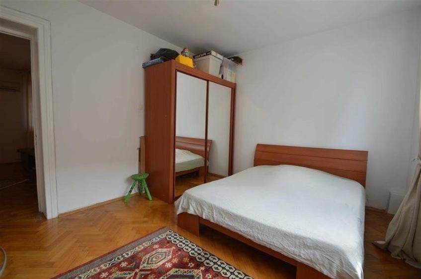 Apartament cu 5 camere decomandat, mobilat în Magheru